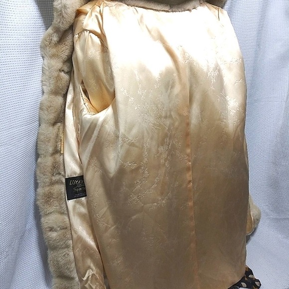 VINTAGE Deluxe Fur-like COAT Cream Beige Ivory Gold Buttons Superior Fabric RARE - Picture 10 of 14